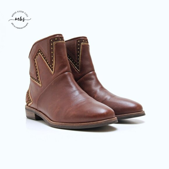 UGG Lars Brown Leather Starburst Studded Ankle Boots - Picture 2 of 13